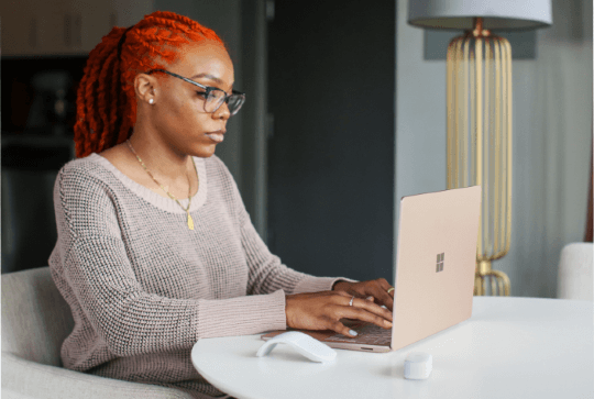 Woman applying for an Ascent loan to attend Sabio Coding bootcamp